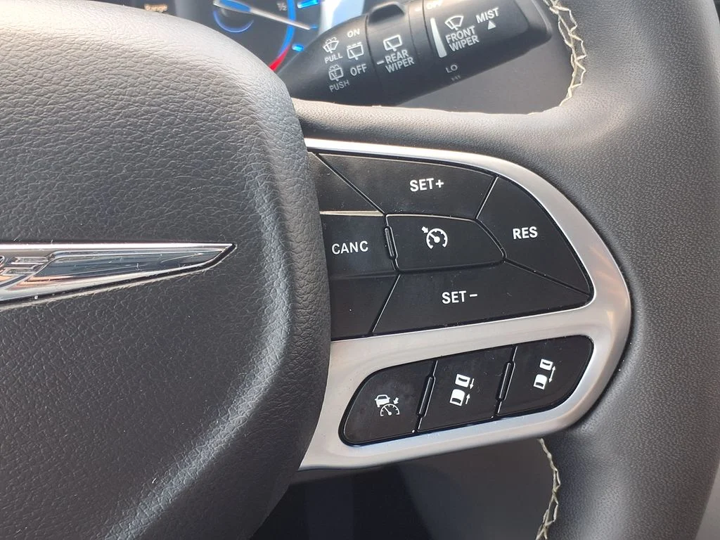 Used 2024 Black Chrysler Select image 31