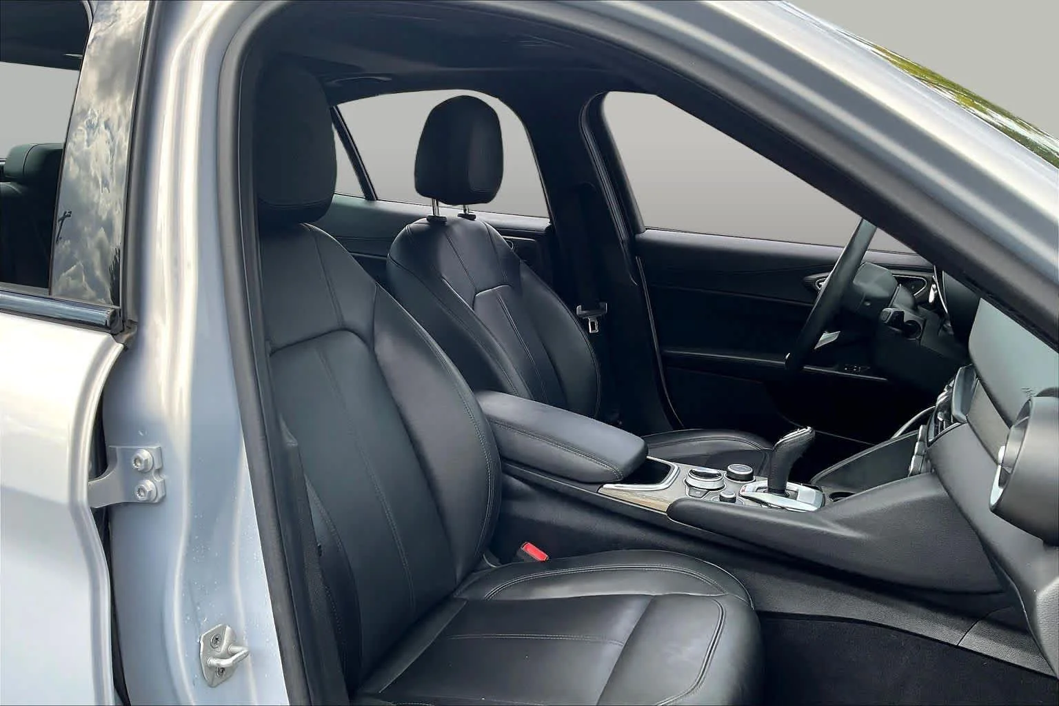 Used 2023 Moonlight Gray Metallic Alfa Romeo Ti image 9