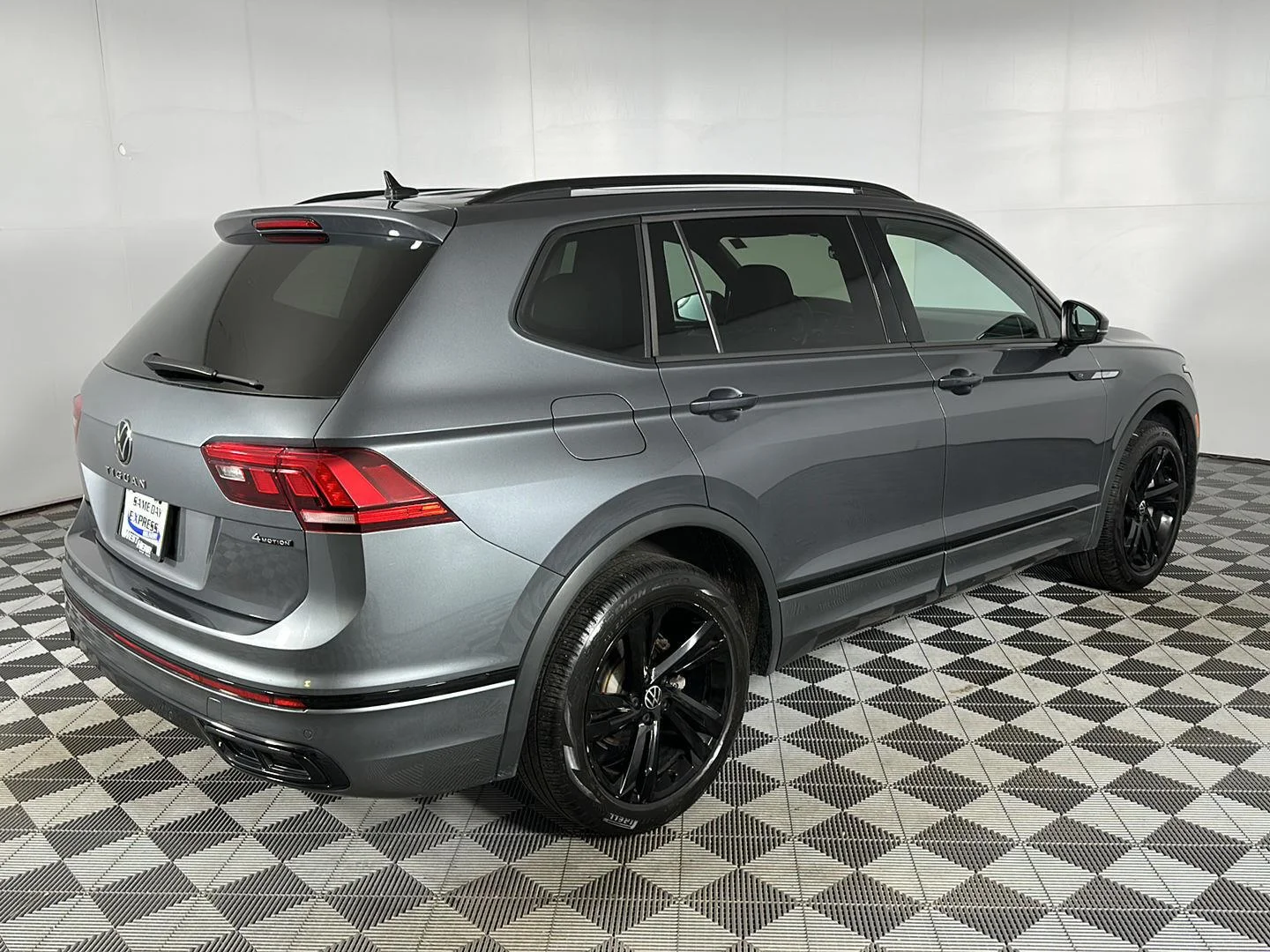 Used 2024 Platinum Gray Metallic Volkswagen SE R-Line Black image 28