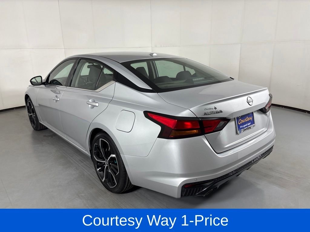 Used 2024 Silver Nissan 2.5 SR image 8