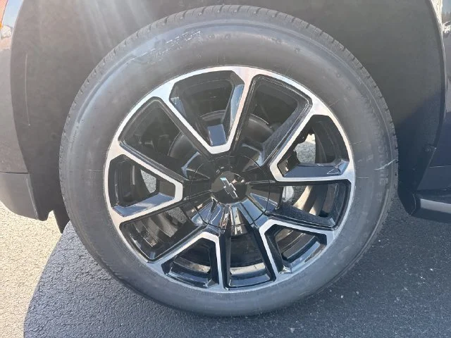 2027 Chevrolet Suburban RST - Photo 30