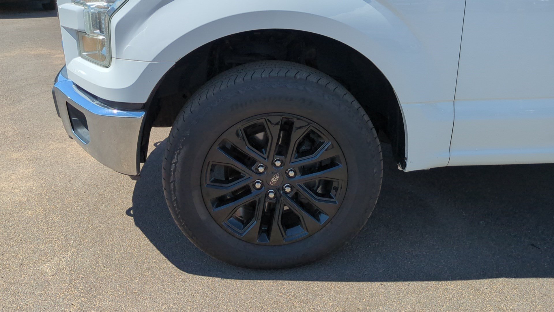 Used 2017 Ehite Ford XL image 10