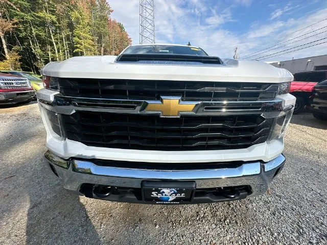 Used 2025 White Chevrolet LT image 35