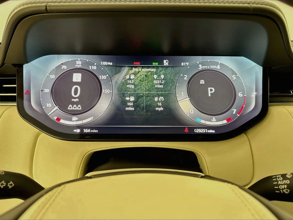 Used 2022 Gray Land Rover SE image 12