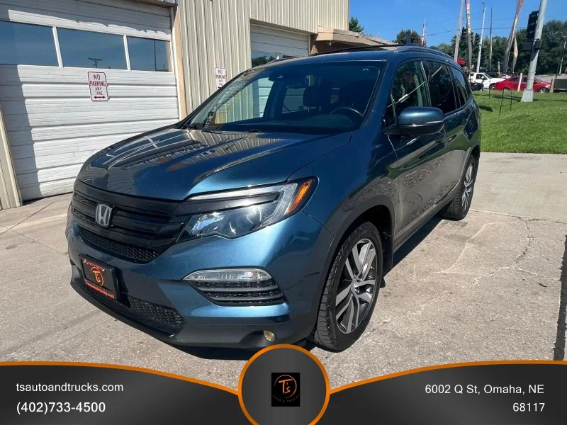 Used 2018 Blue Honda Touring Sport Utility 4D image 2