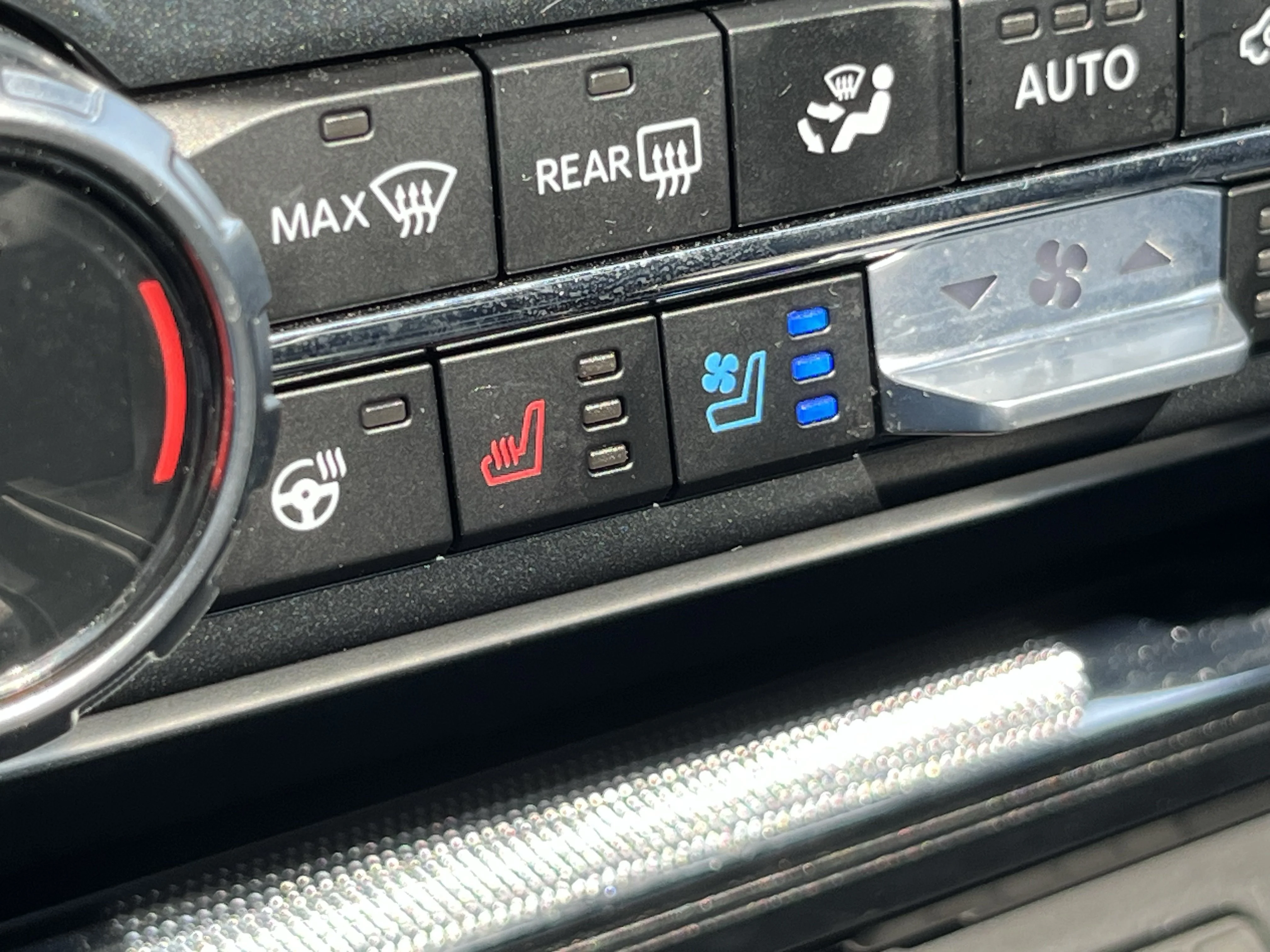 Used 2025 Black Metallic Ford Lariat image 37