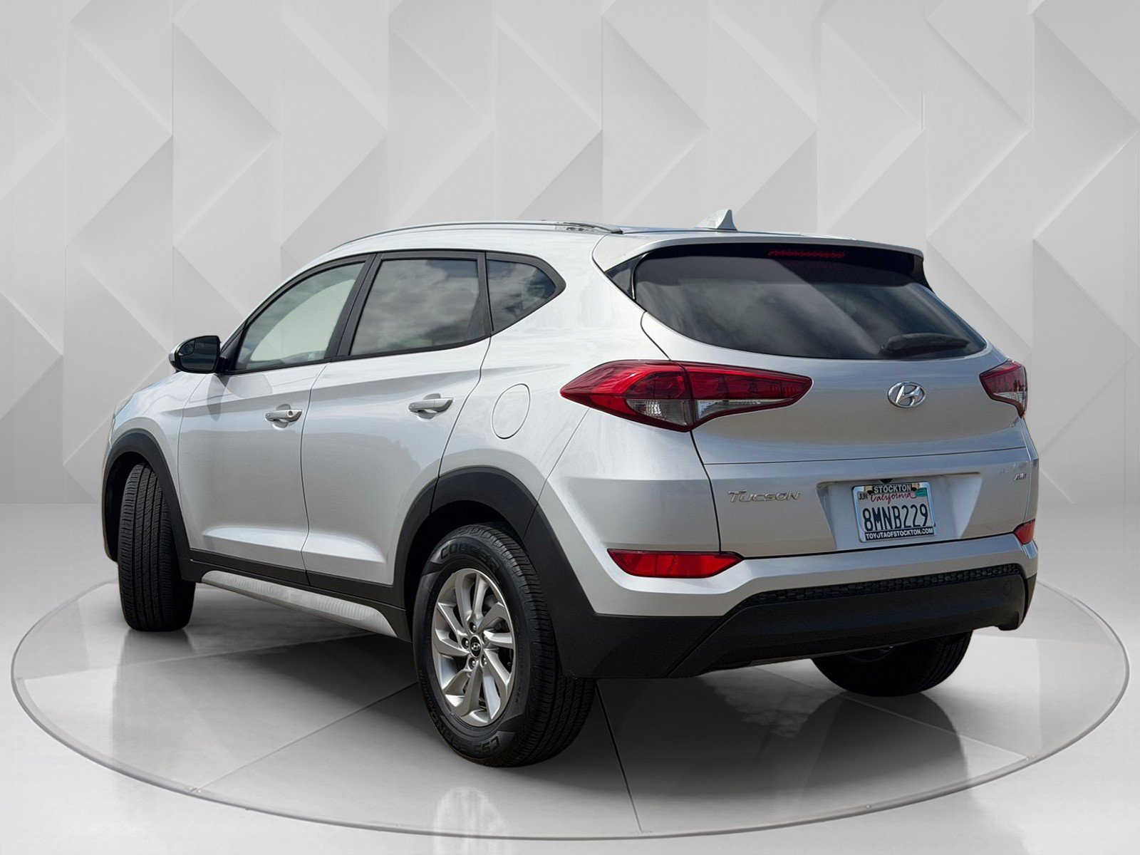 Used 2018 Molten Silver Hyundai SEL image 3
