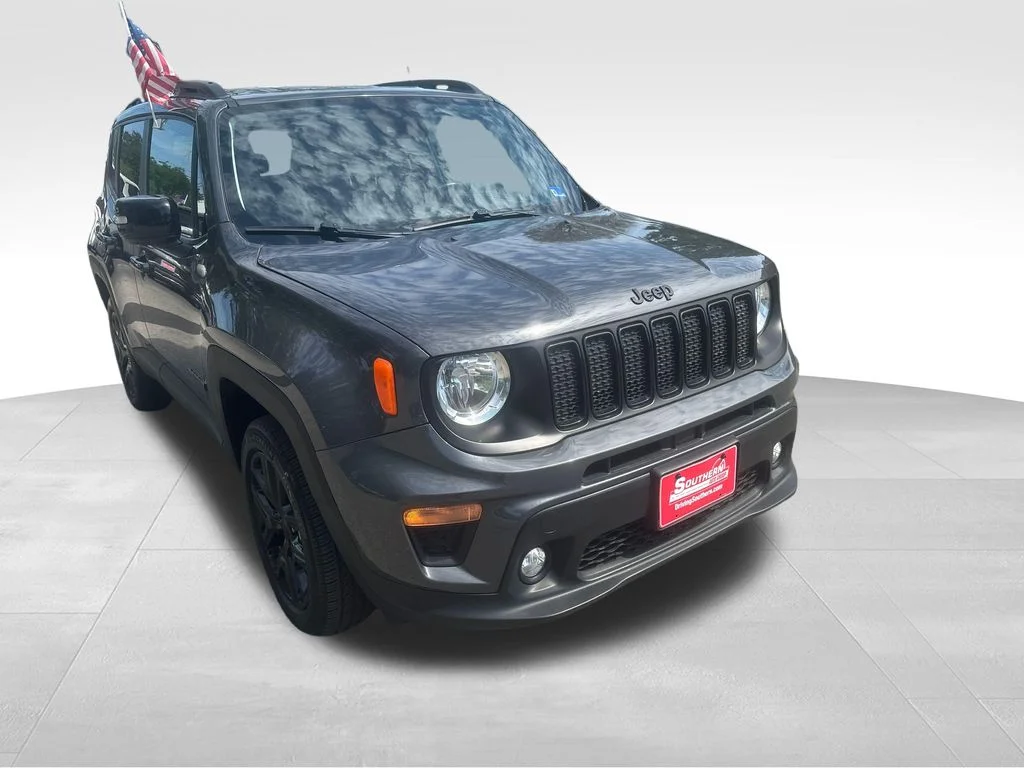 Used 2023 Gray Jeep Altitude image 29