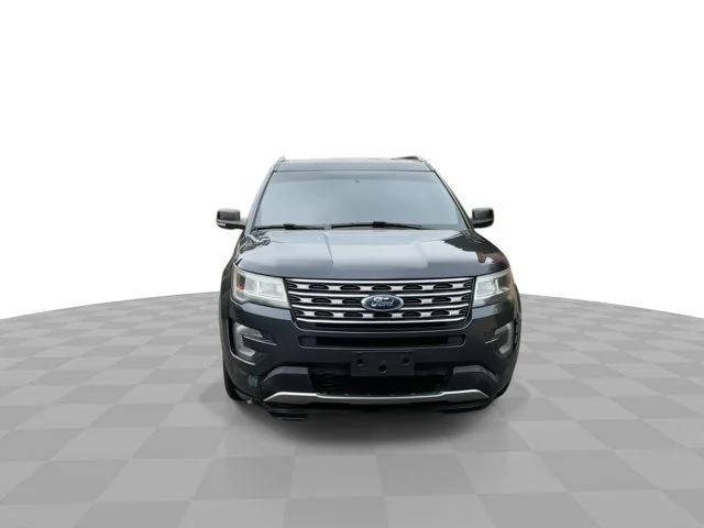 Used 2017  Ford XLT image 4