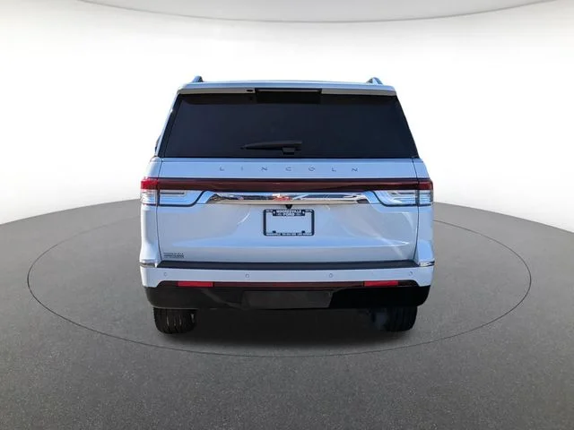 Used 2024 White Lincoln Reserve image 4