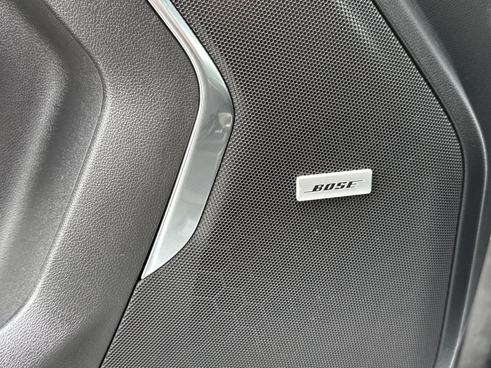 Used 2022 SUMMIT WHITE Chevrolet Z71 image 19