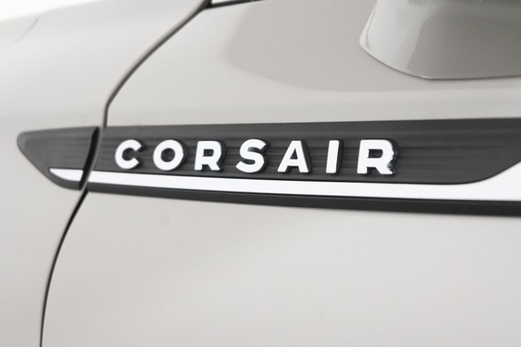 Used 2024 White Lincoln Premiere image 38