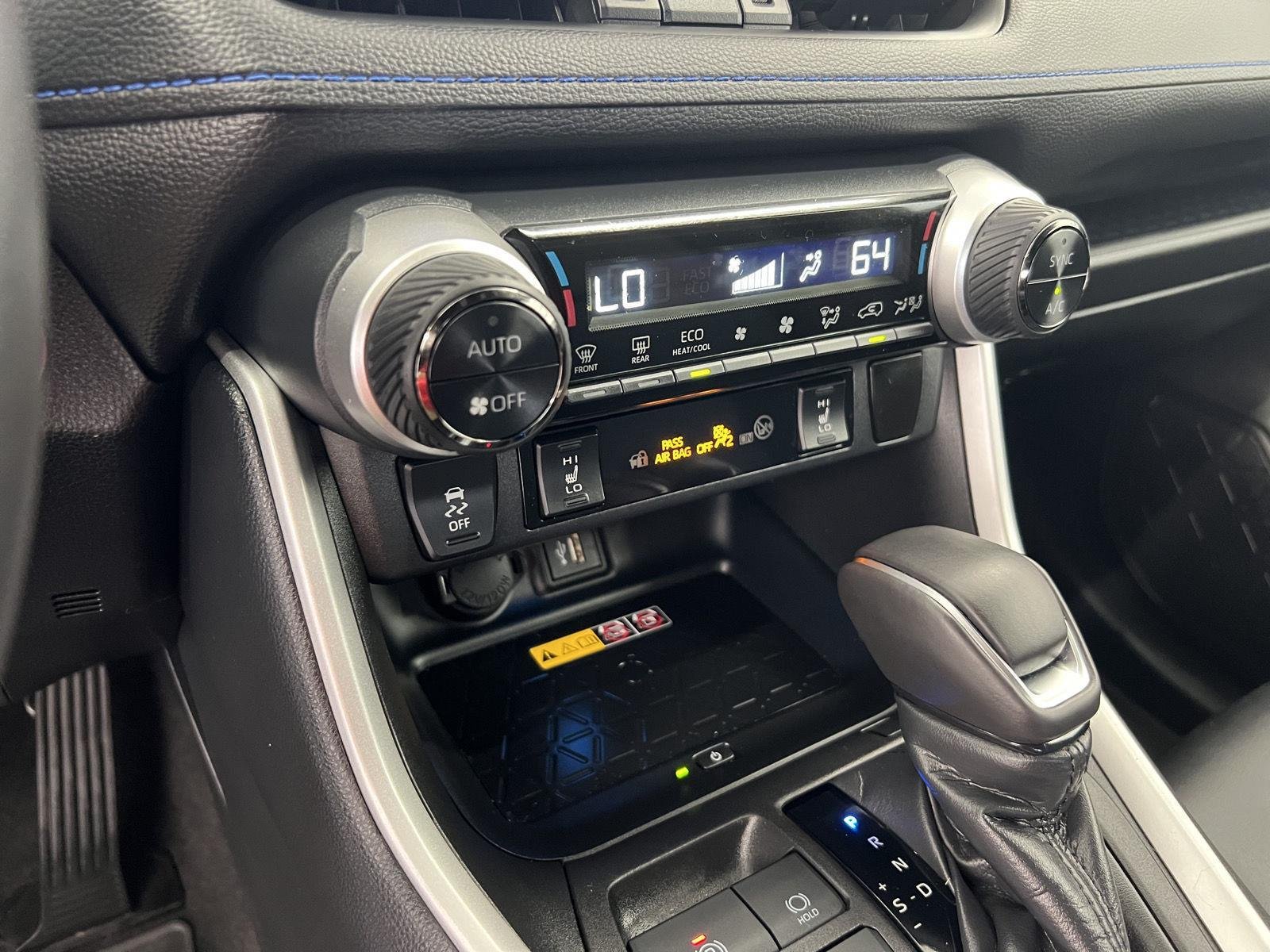 2024 Toyota RAV4 XSE - Photo 17