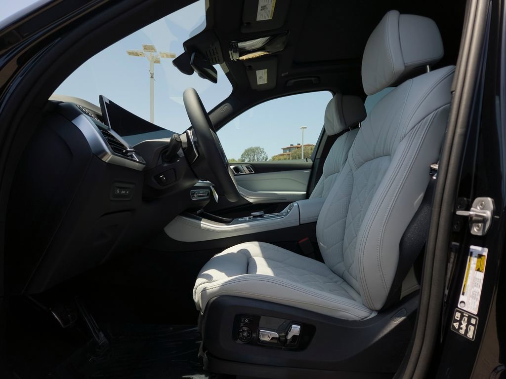 New 2026 Black Sapphire Metallic BMW xDrive40i image 6