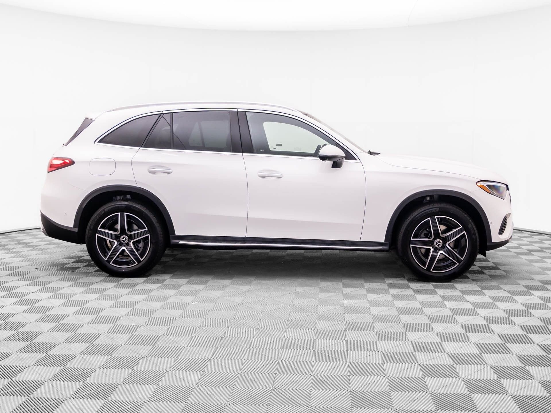 New 2027 Polar White Mercedes-Benz GLC 300 image 6