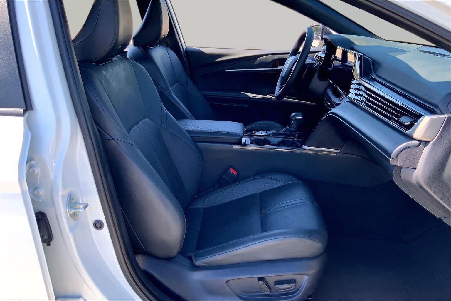 Used 2025 Wind Chill Pearl Toyota XSE image 9