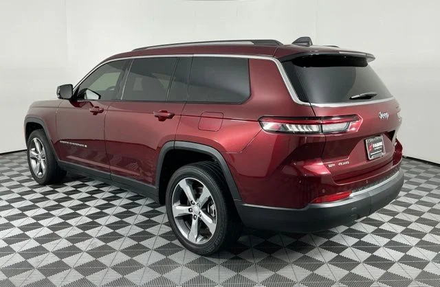 Used 2021 Velvet Jeep Limited image 5
