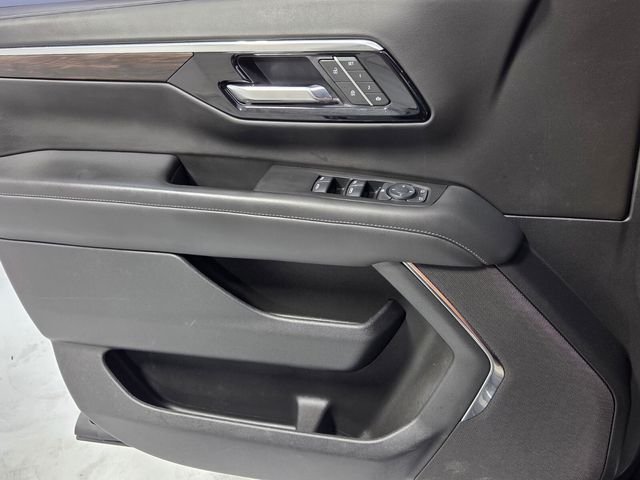 Used 2025 Black Chevrolet Z71 image 29
