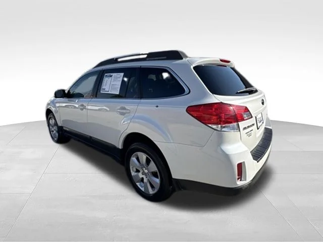 Used 2010 White Subaru 2.5i Premium image 5