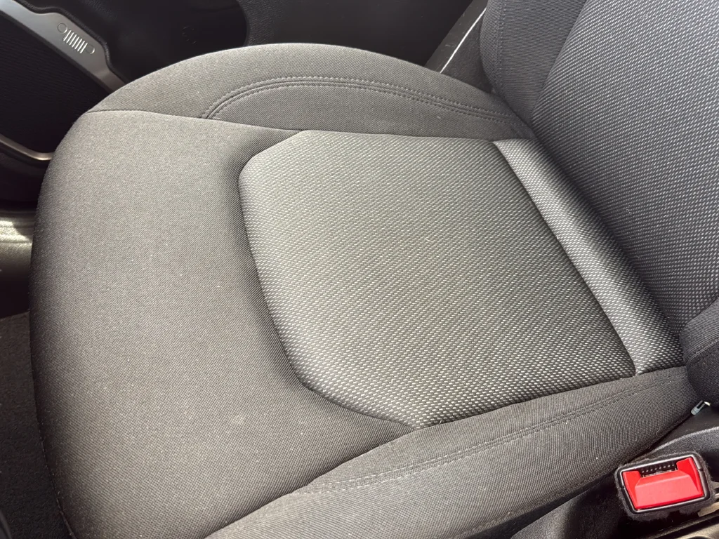 Used 2023 White Jeep Latitude image 24