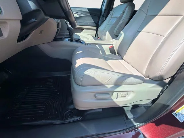 Used 2019 Red Honda EX-L image 21