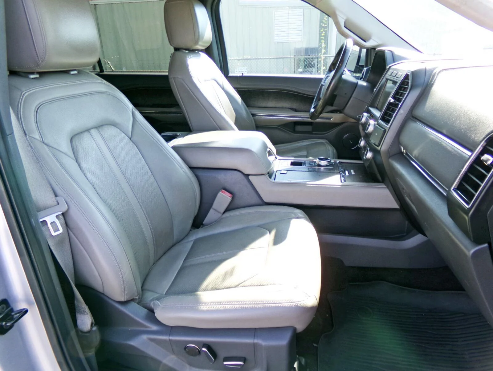 Used 2018 Ingot Silver Ford Limited image 16