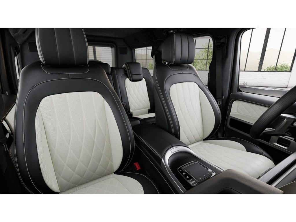New 2027 MANUFAKTUR Dark Blue Non-Metallic Mercedes-Benz G 580 image 6