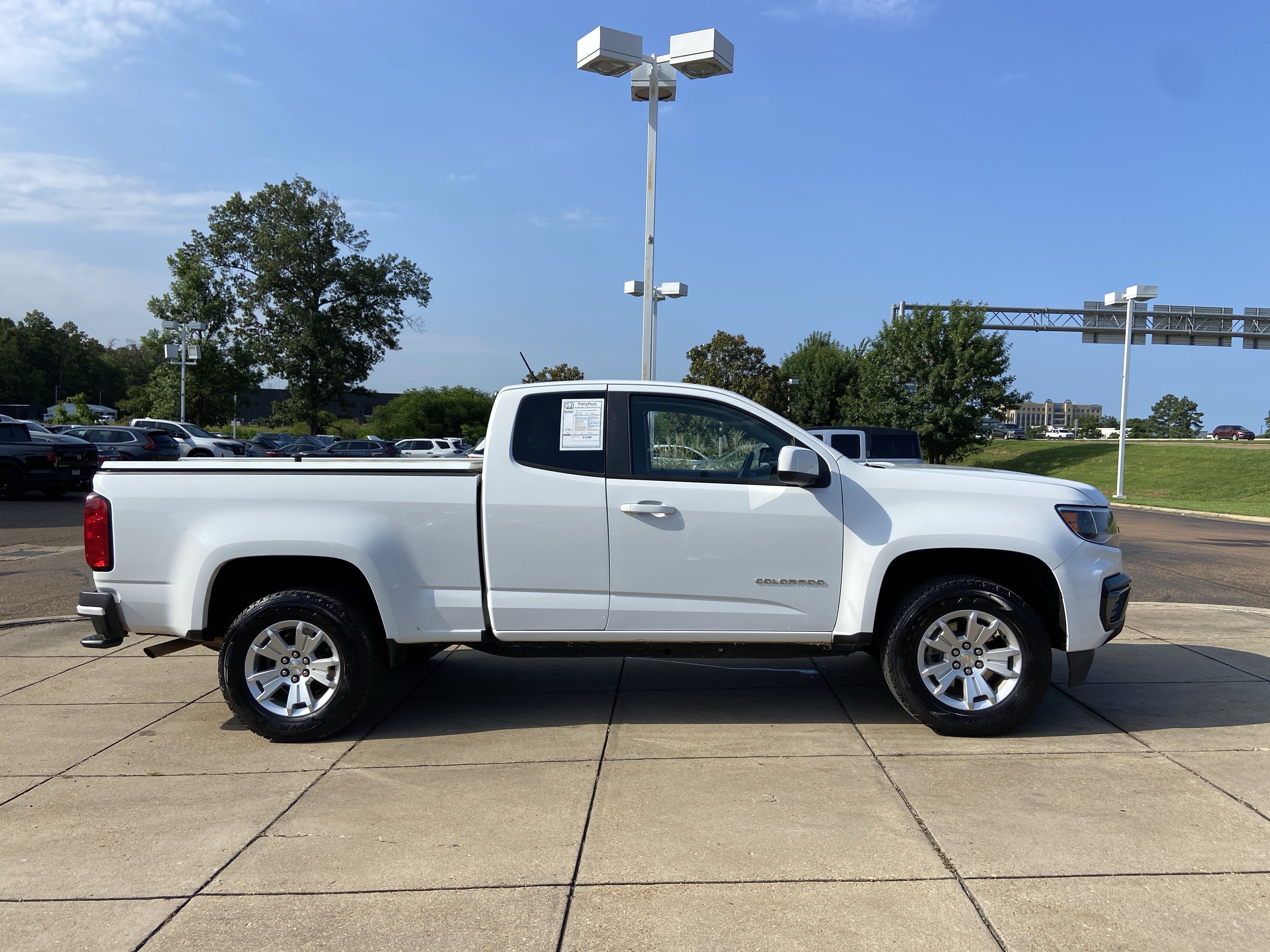 Used 2022 Summit White Chevrolet 2WD LT image 13