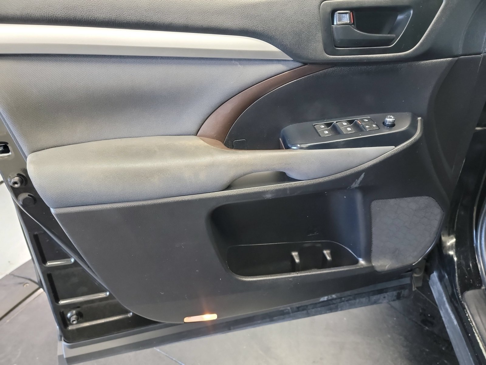 Used 2019 Midnight Black Metallic Toyota LE image 12