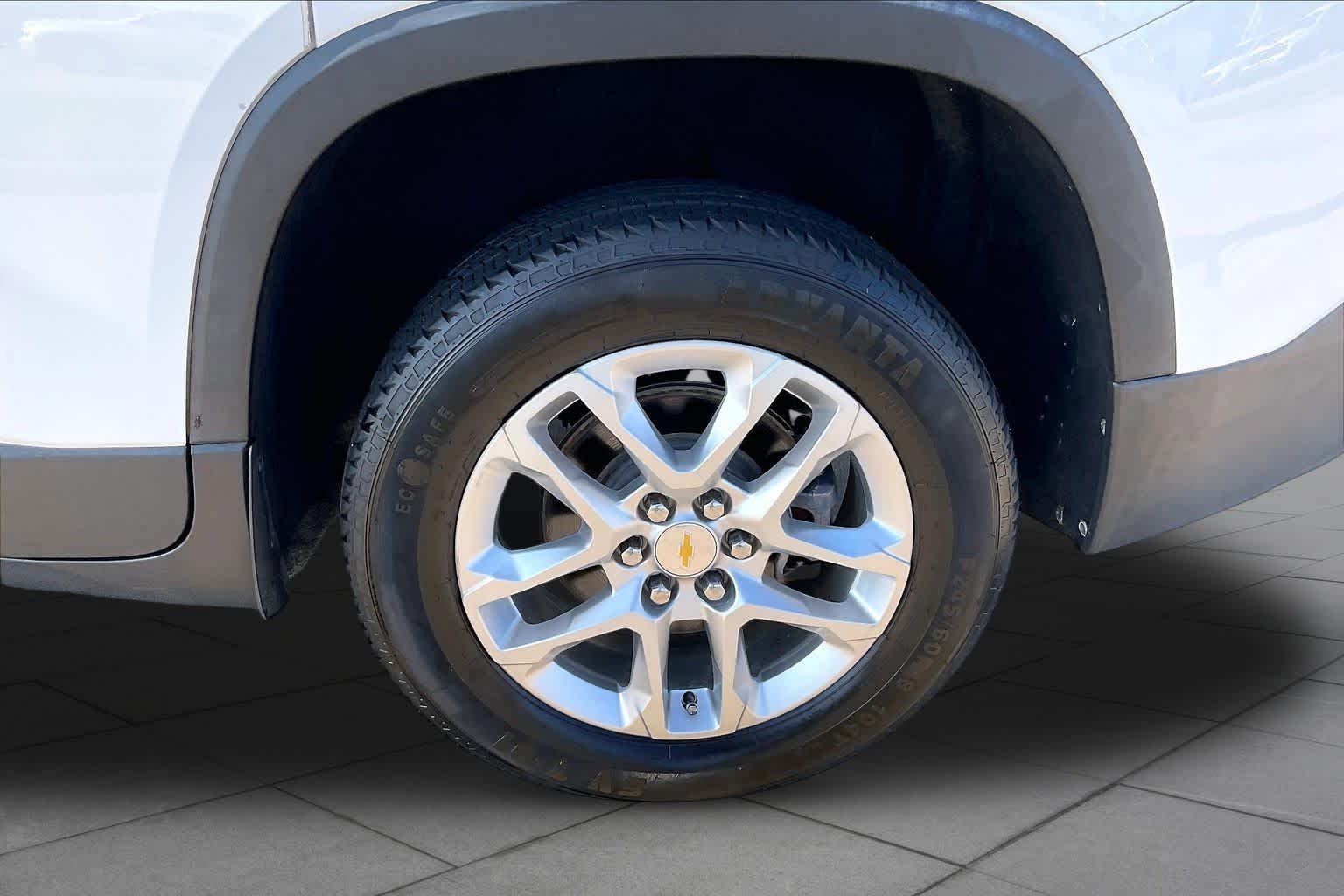 Used 2019 Summit White Chevrolet LT Cloth image 11