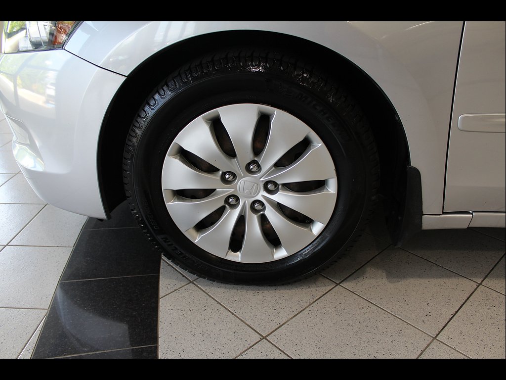 Used 2008 Alabaster Silver Metallic Honda LX image 9