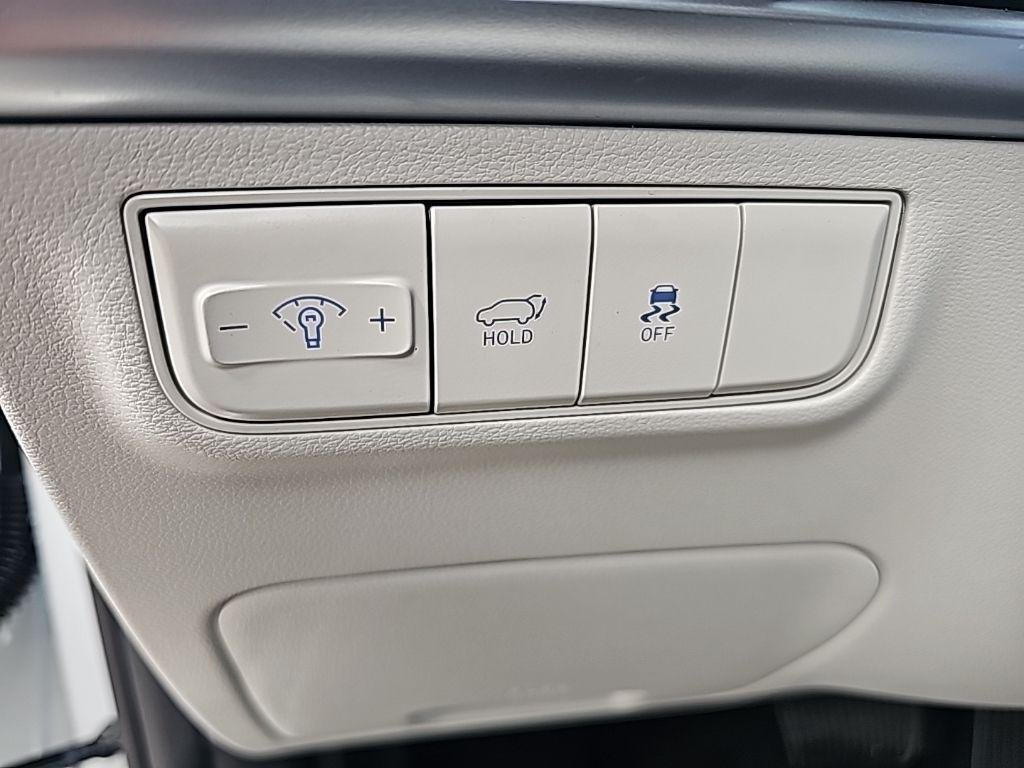 New 2026 White Hyundai SEL AWD image 15