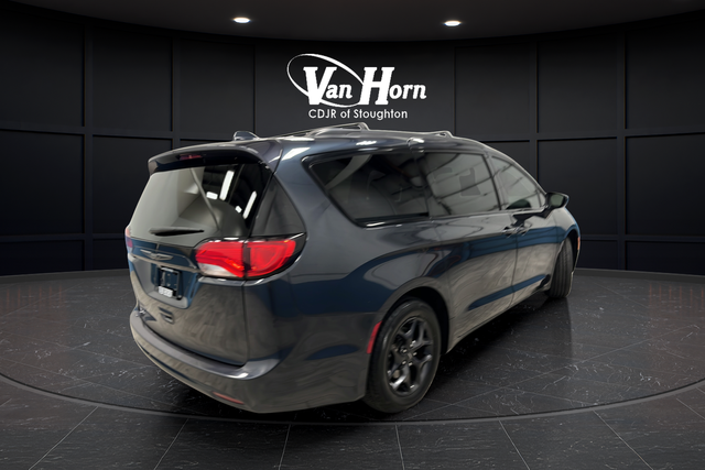 Used 2020 Maximum Steel Metallic Clearcoat Chrysler Touring L image 7