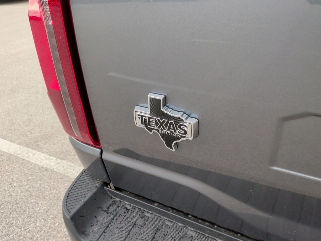 New 2026 Carbonized Gray Metallic Ford XLT image 42