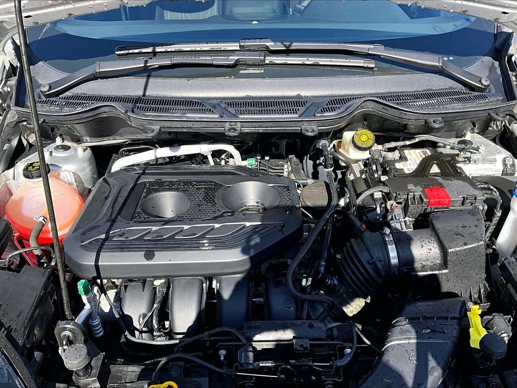 Used 2022 Silver Ford SE image 10