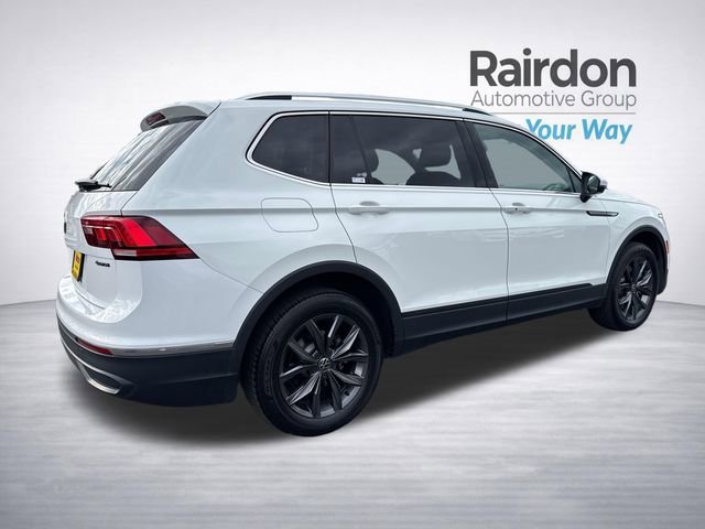 Used 2022 Pure White Volkswagen SE image 7