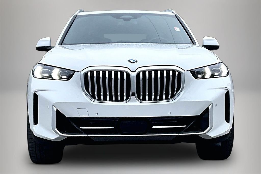 Used 2025 White BMW sDrive40i image 3
