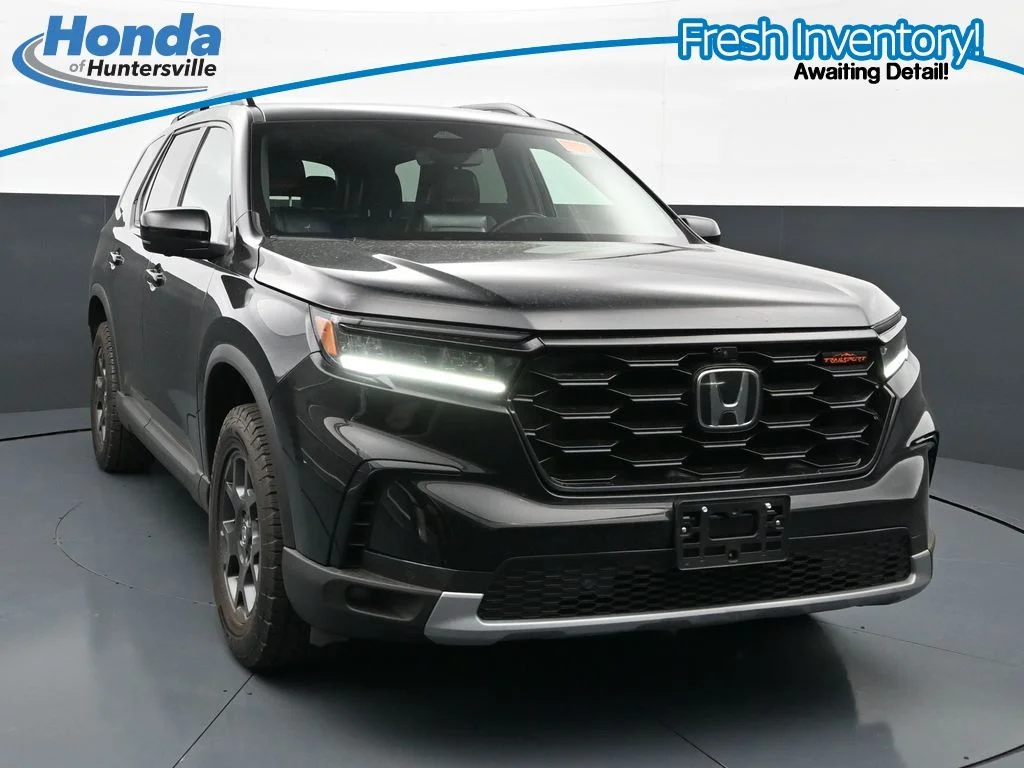 2025 Honda Pilot TrailSport AWD's photo