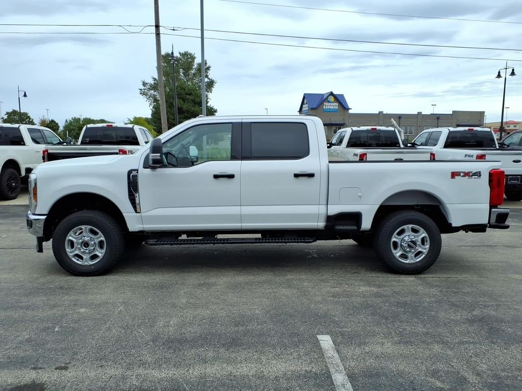 New 2027 Oxford White Ford F-250® XLT image 3