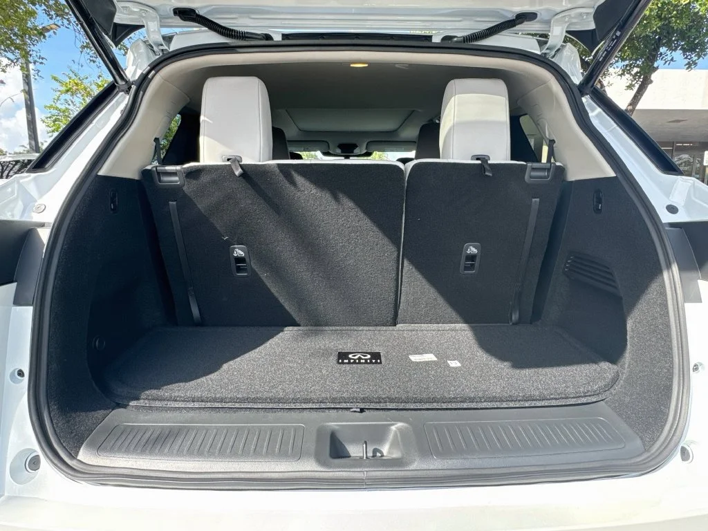 New 2027 RADIANT WHITE INFINITI Luxe FWD image 29