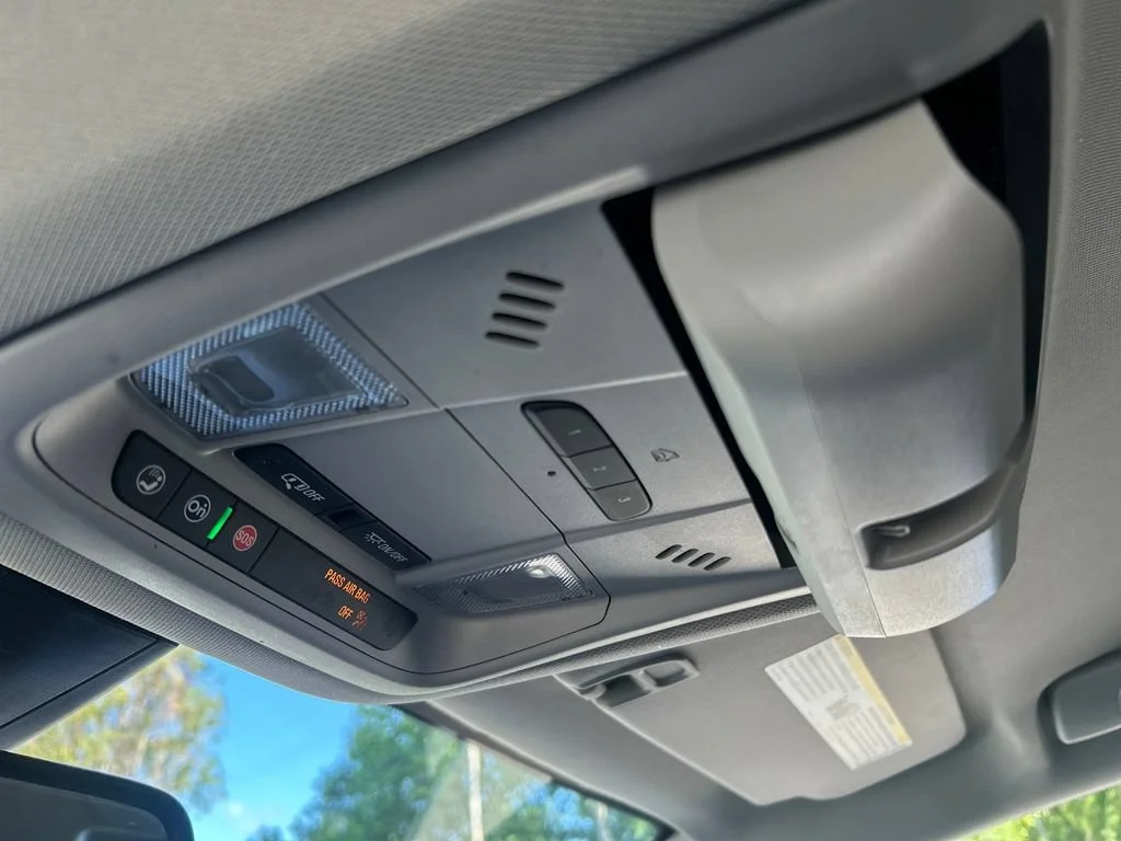 Used 2023 Summit White GMC SLT image 31