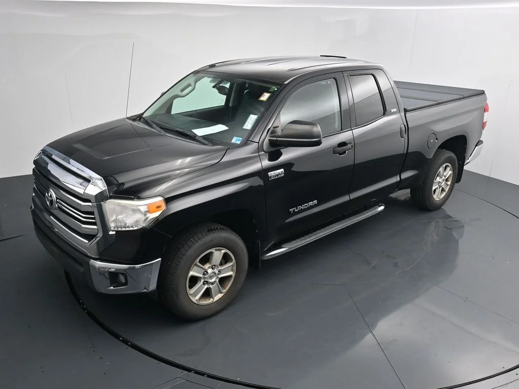 Used 2017 Black Toyota SR5 image 11