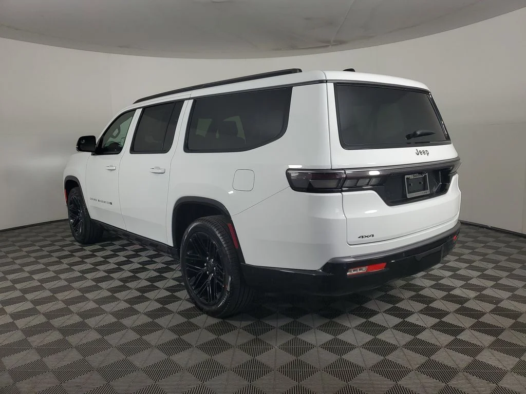 New 2026 Bright White Clear-Coat Exterior Paint Jeep Limited Reserve image 6