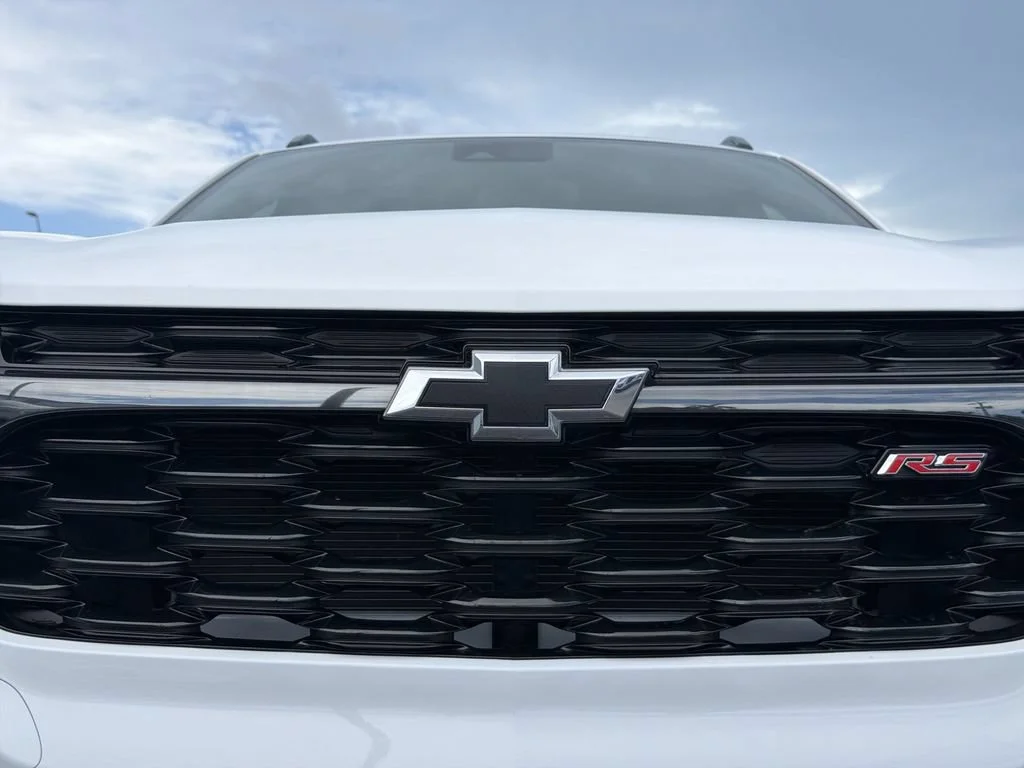 Used 2025 Summit White Chevrolet 2RS image 37