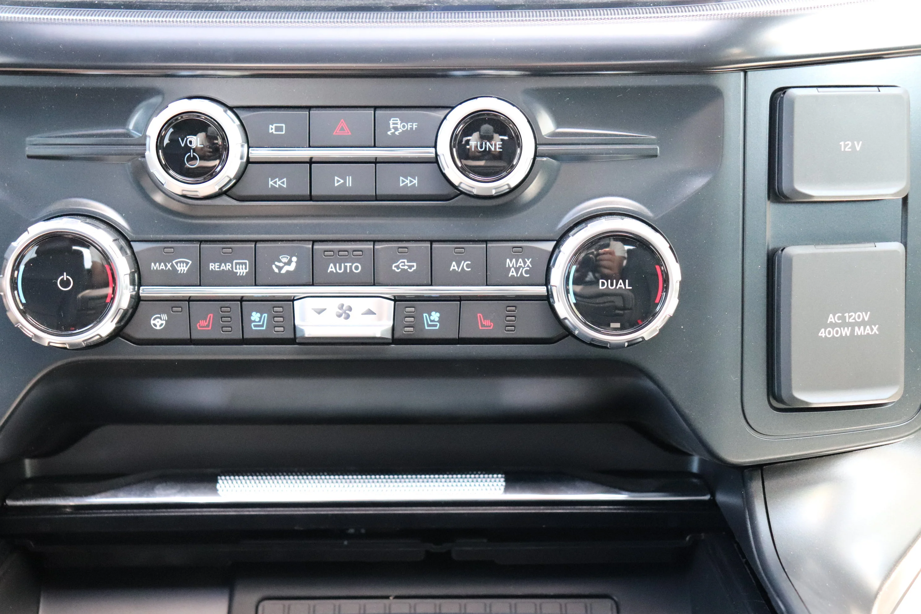 New 2026 OXFORD WHITE Ford LARIAT image 16