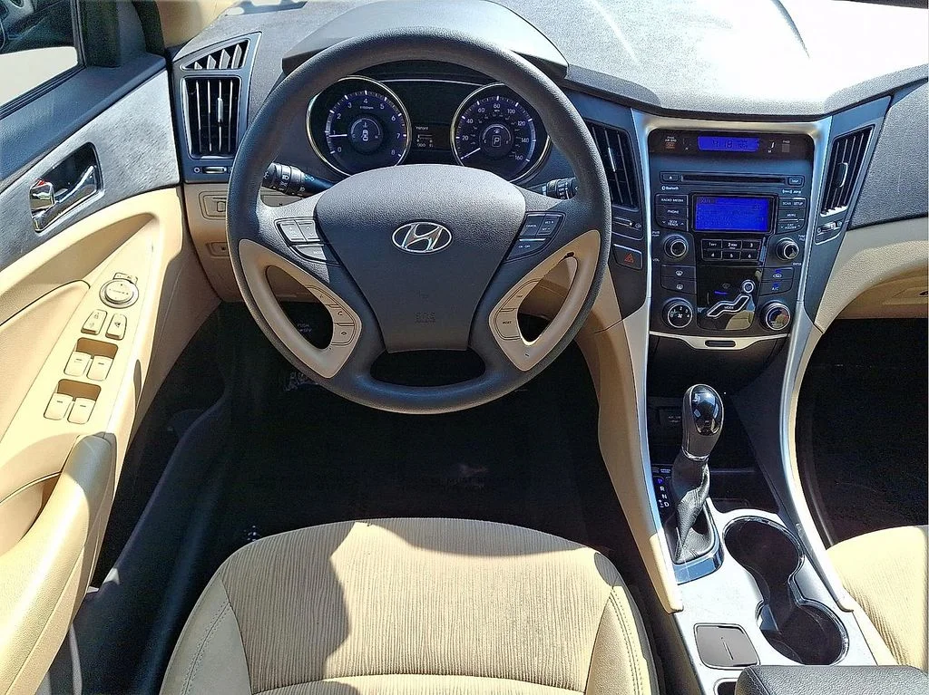 Used 2013 Blue Hyundai GLS image 9