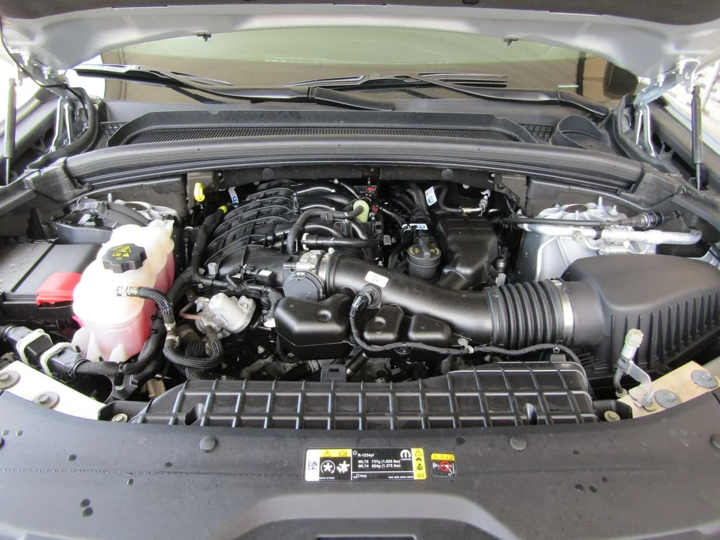Used 2023 Silver Jeep Limited image 33