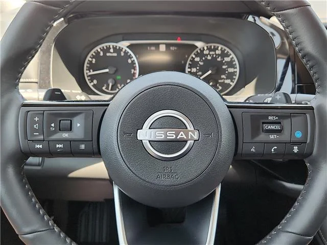 Used 2025 White Nissan SL Front-Wheel Drive image 19