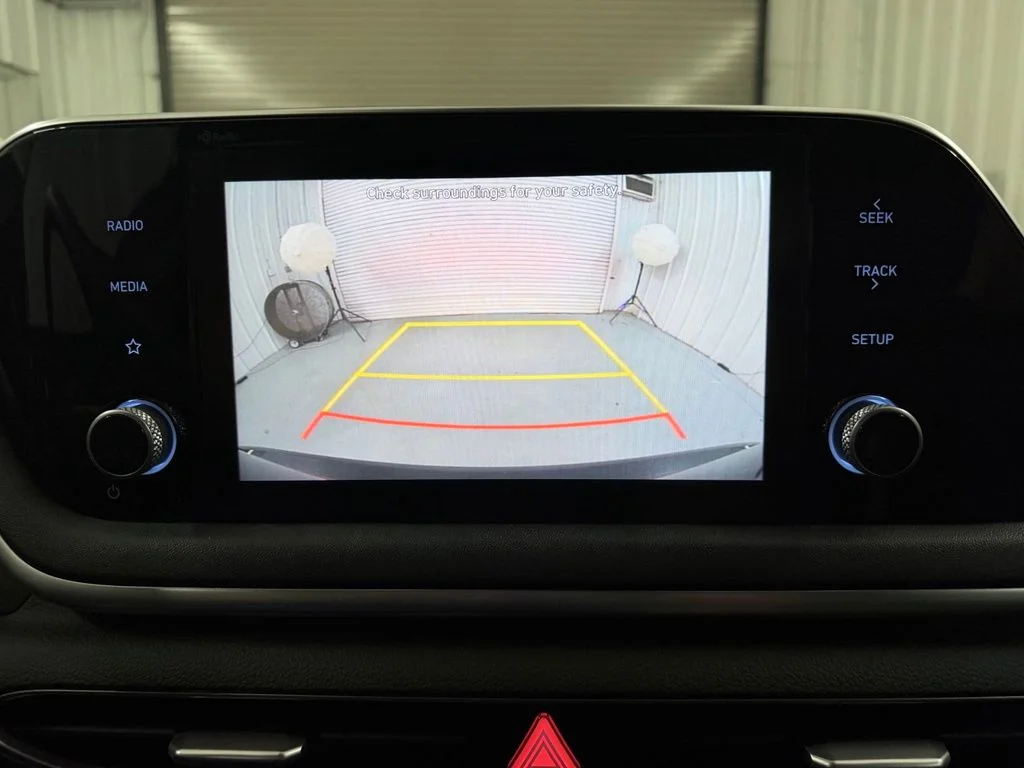 Used 2021 Black Hyundai SE image 14