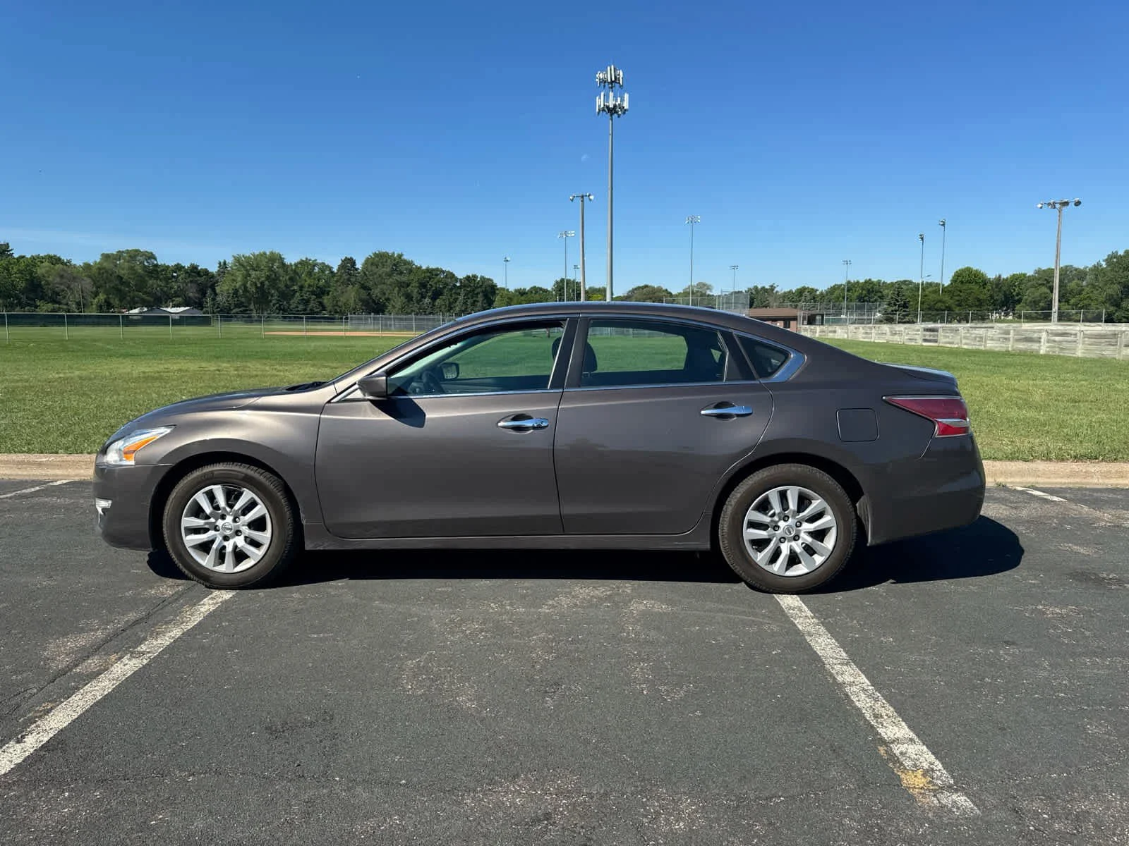 Used 2015 Java Metallic Nissan 2.5 image 4